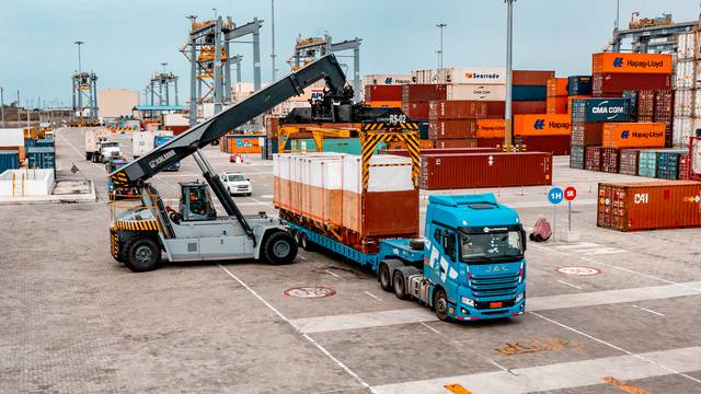 Con el acuerdo con China en marcha, la acumulación de carga en pocos puertos es un desafío que enfrenta Ecuador 