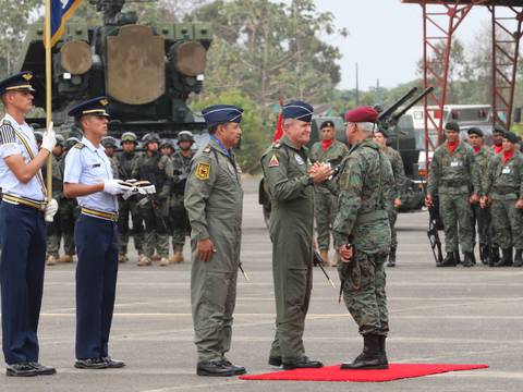Mauricio Campuzano le toma la posta a Patricio Mora en la Fuerza Aérea Ecuatoriana