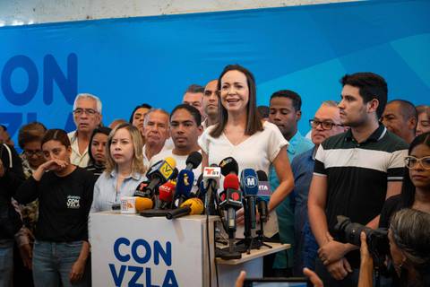 La opositora venezolana María Corina Machado dice que hay tiempo para poder sustituir al candidato presidencial
