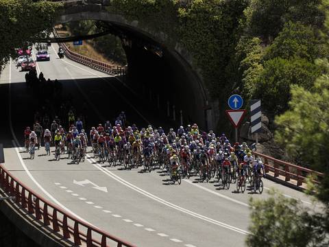 Intento de sabotaje a la Vuelta a España: 400 litros de aceite pretendían verterse sobre el pelotón