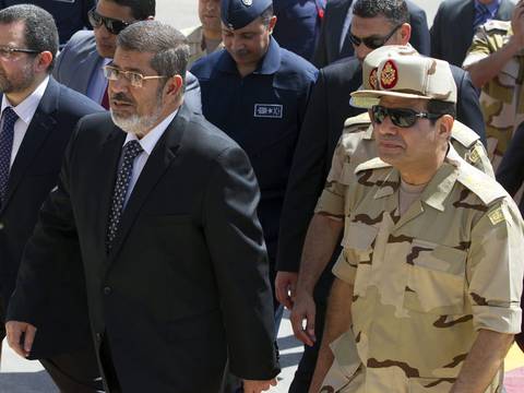 Jefe del Ejército de Egipto renuncia para ser candidato presidencial