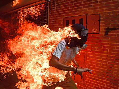 El joven en llamas, lo que hay detrás de la foto del año del World Press Photo 2018