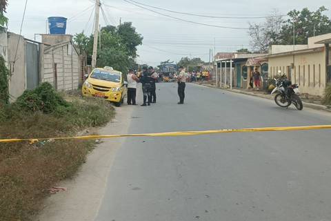 A taxista de Huaquillas lo interceptaron en la calle y acribillaron con tiros en la cabeza