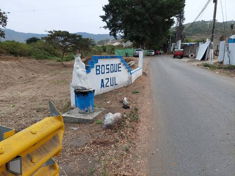 Moradores de urbanización Bosque Azul, en vía a la costa, piden que deje de operar cantera