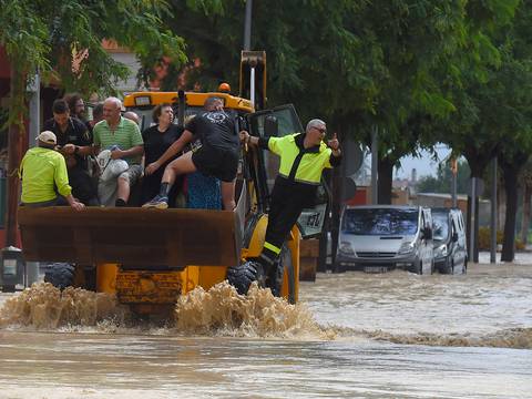 Inundaciones en España ya dejan cinco muertos; alerta naranja en Murcia y otras zonas del sureste