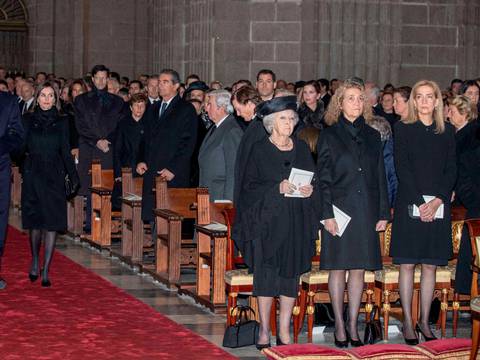 La tensa reunión de la reina Letizia de España con la infanta Cristina durante un funeral en El Escorial de Madrid