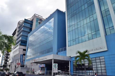 ‘La tramitología para colocar un consultorio médico cuesta hasta 3.000 dólares y la demora es de un año en Guayaquil’, dice especialista en coloproctología