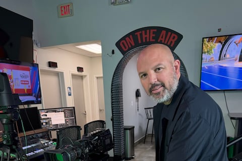 ‘Juguetitos nuevos para la producción’: Miguel Ángel Loor, presidente de Liga Pro, muestra los equipos para la emisión de la Liga Ecuabet 2026