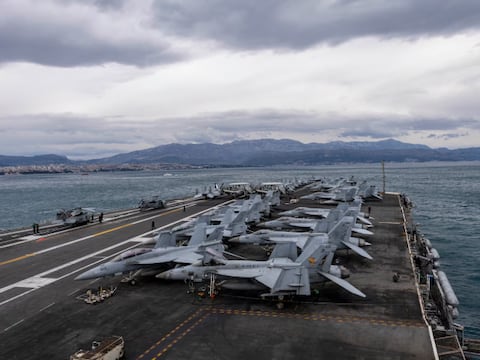 El descanso de los guerreros: Por qué el USS Gerald R. Ford detuvo sus motores para “blindar” la moral de su tripulación