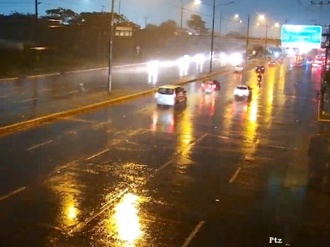 Intensa lluvia en sectores del norte y suroeste de Guayaquil