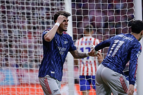 ‘Fue un penal clarísimo’, reclama Piero Hincapié tras polémica jugada en contra del Arsenal en semifinales de Champions League