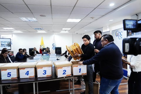 Concurso de fiscal general: comisión ciudadana recibe 75 expedientes de candidatos