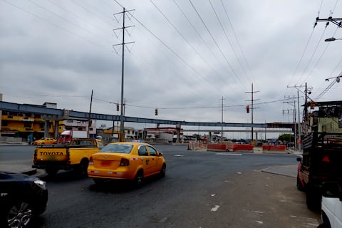 “Le pincharon las llantas y ahora por robarle casi lo matan”: conductor de taxirruta en estado crítico luego de ataque en el sur de Guayaquil