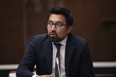 Asambleísta Hernández completa información sobre denuncia contra siete ministros de Estado por violar silencio electoral