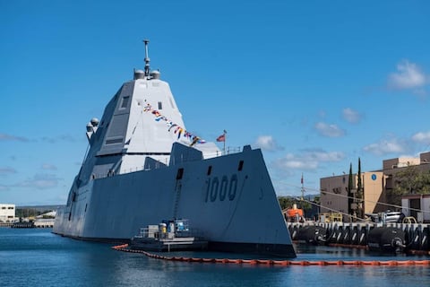 El buque de guerra más avanzado de la Armada de los Estados Unidos acaba de zarpar: un destructor furtivo con misiles guiados de 8 mil millones de dólares