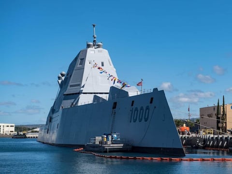 El buque de guerra más avanzado de la Armada de los Estados Unidos acaba de zarpar: un destructor furtivo con misiles guiados de 8 mil millones de dólares