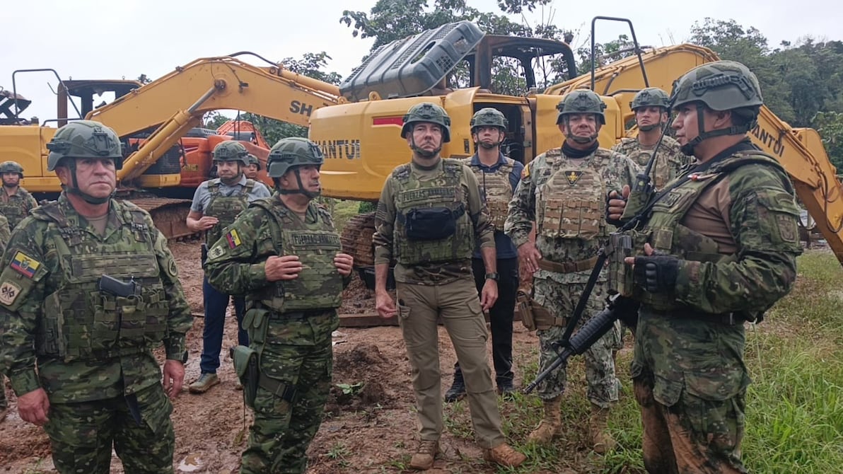 Ministro de Defensa y alto mando militar visitan Alto Punino y verifican control de zona