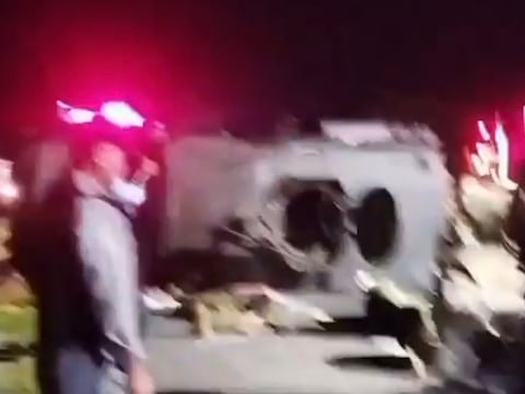 Un militar murió y otros siete quedaron heridos en siniestro de tránsito en la vía a la costa