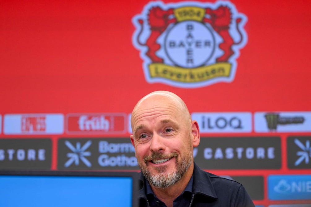 Erik ten Hag asume mando en el Bayer Leverkusen de Piero Hincapié