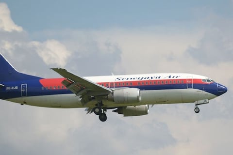 Avión con 11 personas a bordo desaparece en Indonesia rumbo a Macasar