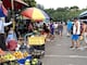 Comerciantes del mercado de Montebello acomodan sus rutinas con el toque de queda vigente desde este 3 de mayo