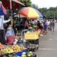 Comerciantes del mercado de Montebello acomodan sus rutinas con el toque de queda vigente desde este 3 de mayo