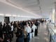 Las colas en los aeropuertos de EE. UU. persisten pese al despliegue del ICE para reducir los tiempos de espera