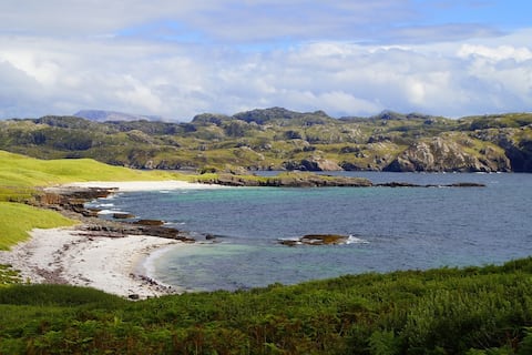 Isla prácticamente desierta de Europa busca trabajadores dispuestos a aislarse por 6 meses por unos 30 mil euros