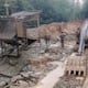 Campamento de minería ilegal y maquinarias inhabilitadas en Esmeraldas, en la frontera norte