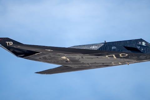 Caza furtivo F-117 Nighthawk de la Fuerza Aérea de Estados Unidos: esta máquina de combate retirada se mantendrá activa casi una década más