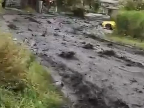 Deslave en Nueva Aurora, en el sur de Quito, tras intensa lluvia