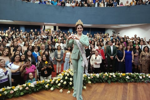 ‘Pesa ser valiente y alzar la voz, pero pesa más el silencio’: el mensaje de Fátima Bosch, Miss Universo 2025, en Ambato