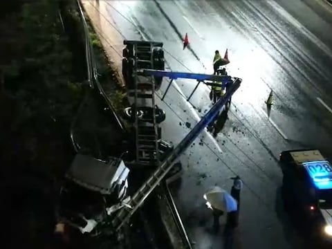 Accidente de tráiler en vía Perimetral deja sin luz a Urdesa, Los Ceibos y vía a la costa