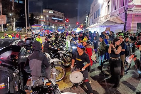 Forcejeos entre policías y ambientalistas por plantón contra ley urgente para el fortalecimiento de la minería y la energía