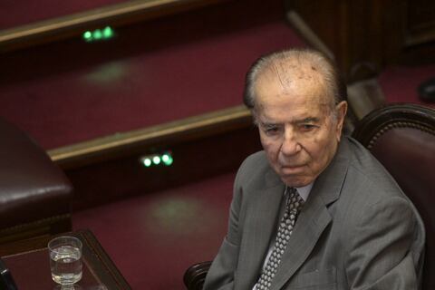 Expresidente argentino Carlos Menem está con pronóstico reservado por deterioro en su salud