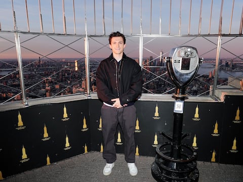 Tom Holland ilumina el Empire State de rojo y azul por la nueva película de Spider-Man
