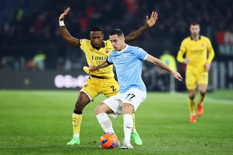 Con Pervis Estupiñán desde el arranque, el AC Milan cae ante Lazio y queda fuera de la Copa Italia