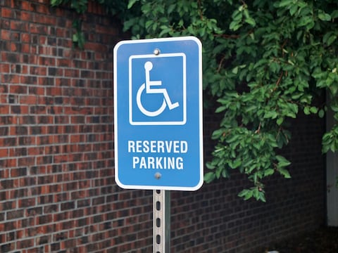 Fraude en Miami-Dade: investigan casi 700 permisos de estacionamiento para discapacitados y habrá multas de $1.000