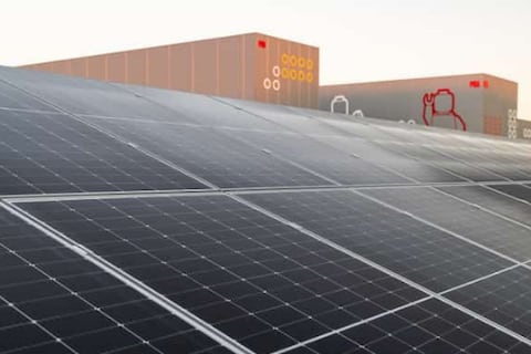 LEGO no está jugando: apuesta por la energía limpia en su primer centro de fabricación en Estados Unidos con un enorme parque solar de 80 acres