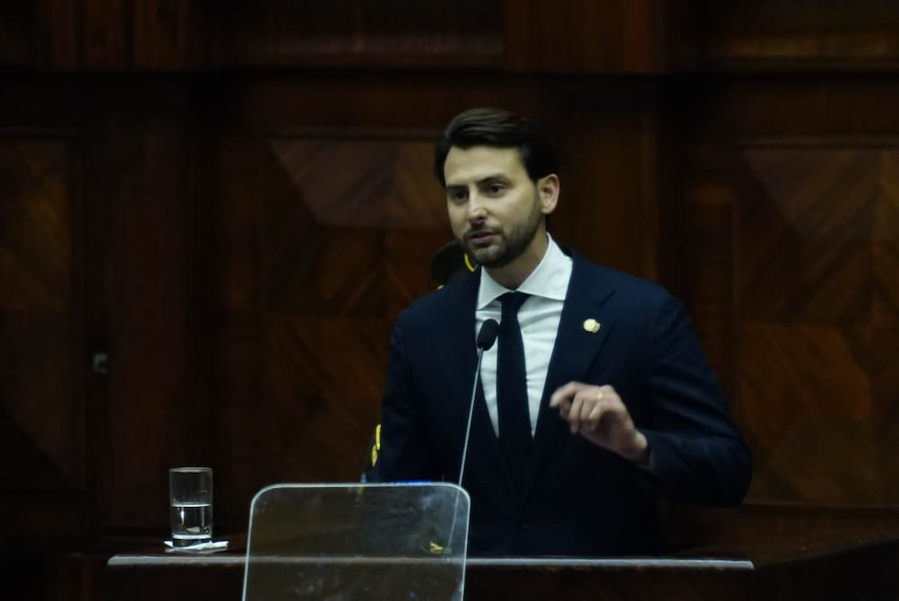 “Si los ecuatorianos trabajan toda la semana, sus representantes también”: Niels Olsen modifica el horario de trabajo de la Asamblea