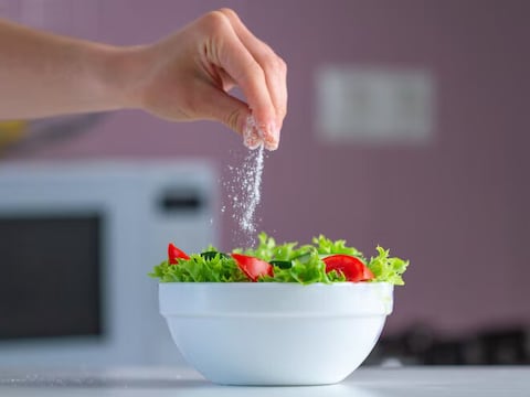 El orden sí importa: Este es el truco definitivo para aderezar la ensalada