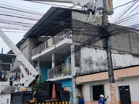 CNEL ejecuta trabajos eléctricos en Durán y Daule para mejorar niveles de voltaje y prevenir cortes