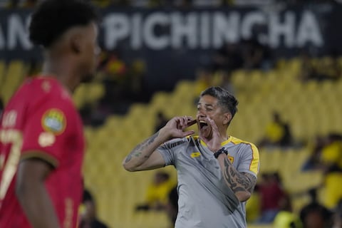‘Perdimos la cabeza, Barcelona SC nos ganó bien’, dice Norberto Araujo, DT de Aucas, y la derrota frente a los toreros
