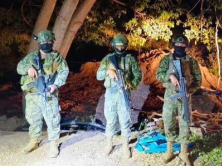 Incautan 5.000 galones de combustible en piscina clandestina de Santa Elena