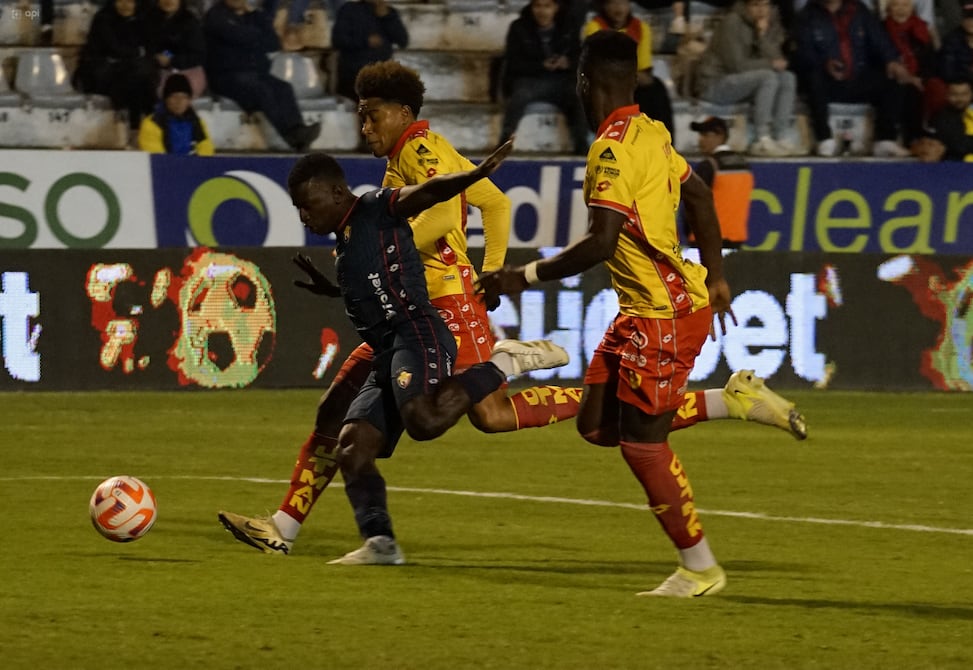 Así queda la tabla de posiciones de la Liga Ecuabet tras la derrota de Emelec y el empate de Barcelona SC en la fecha 20