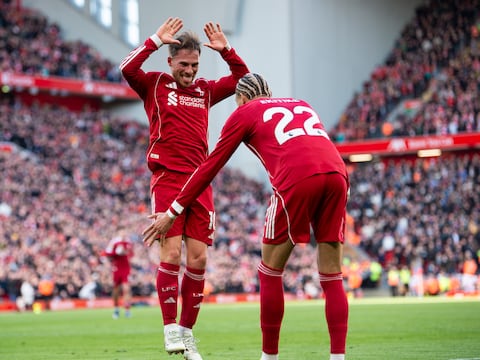 Liverpool golea 5-2 al West Ham y mete presión en la parte alta de la Premier League
