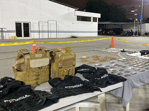 Policía desmantela centro de acopio de Los Choneros con armas y droga en Manta