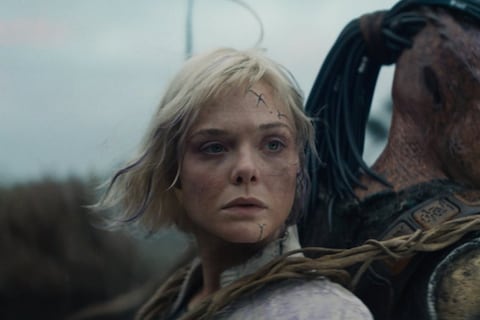 ‘Depredador: Tierras salvajes’ lleva la franquicia a un nuevo territorio con Elle Fanning