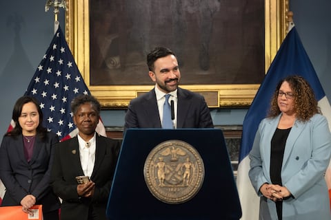 “Jefes de ahorro”: El plan del alcalde de Nueva York para recortar gastos y enfrentar un déficit de USD 12.000 millones