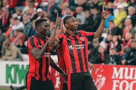Denil Castillo anota en el triunfo del Midtjylland en las fases previas de la Europa League